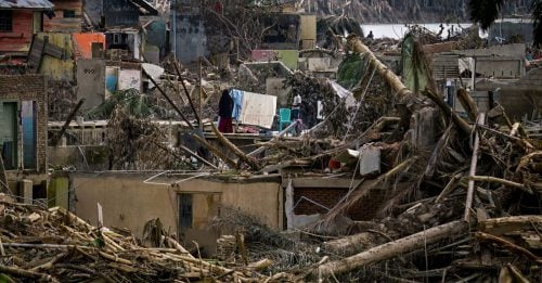印尼洪灾逾900死410失踪 道路不通灾民挨饿