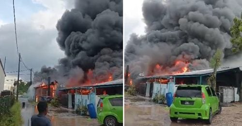 闪电击中油漆厂引发大火 8辆交通工具烧毁