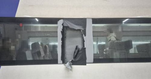 韩高铁车窗遭碎石击破 人员仅以胶带黏补引哗然