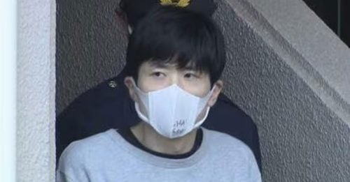 公司高层搭车300公里 潜入中学偷5双女生鞋狂嗅　