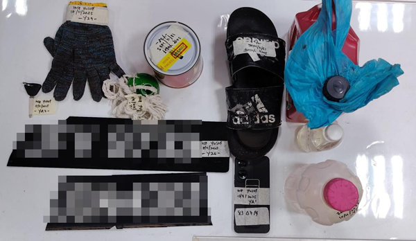 用来干案的油漆罐、汽油瓶和手套。
