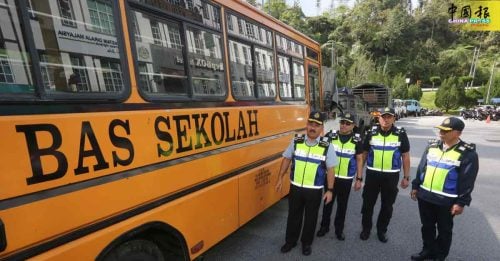 校巴改作旅巴载客 遭陆交局取缔扣押