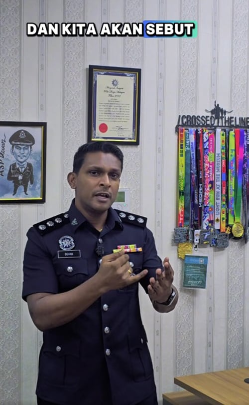 视频中，警官提及骗子利用“沉默来电”的手法，以此盗录民众的声音行骗。