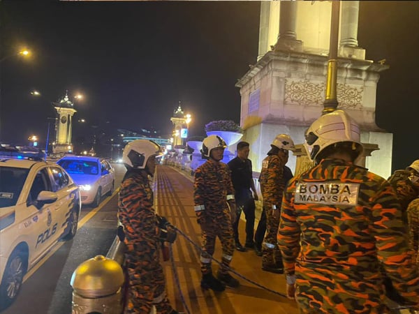 消拯员受召到场救援。