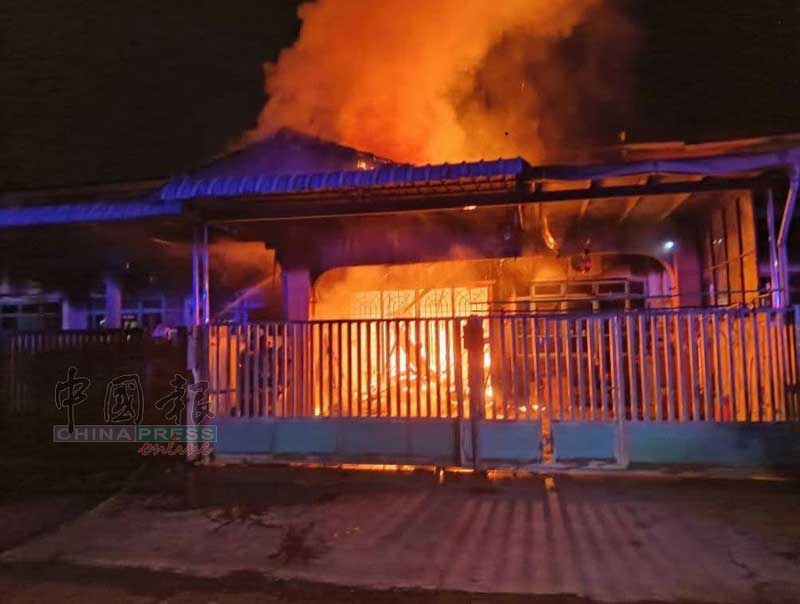 没借钱也被勒索？ 阿窿跑腿跨国纵火 烧毁马劳父母家！