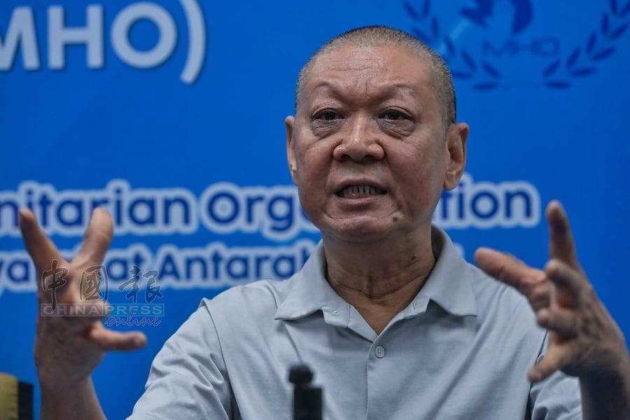 杨先生称女婿去年被卖猪仔，如今受困在河边无法获救。