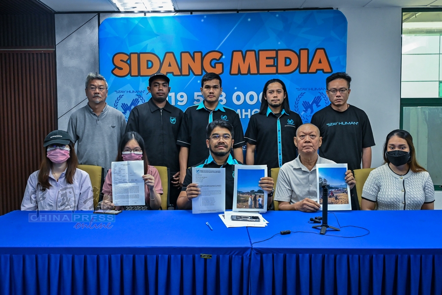 总秘书拿督希山慕丁（第一排中）今日带领受害者家属召开记者会，向大使馆求助。
