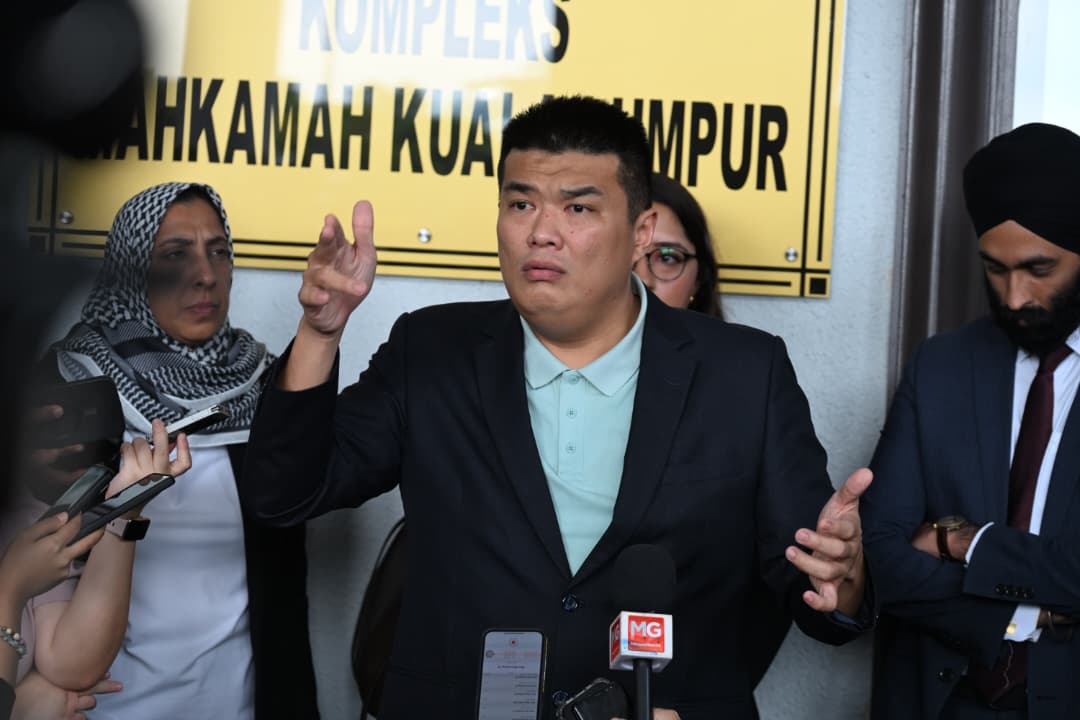 LIVE 滚动 . 沙贪腐弊案｜刁健城重申官员暴力执法 “他们持枪逼我趴地上”