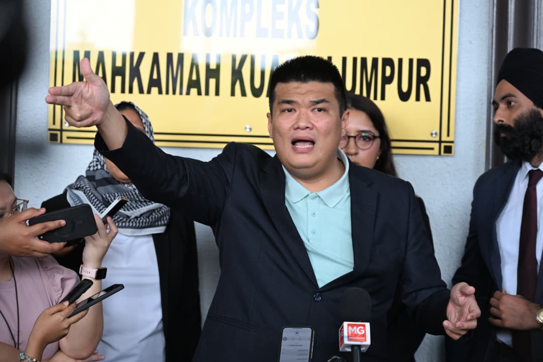 LIVE 滚动 . 沙贪腐弊案｜刁健城重申官员暴力执法 “他们持枪逼我趴地上”