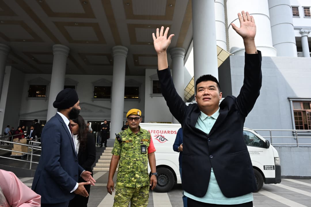 LIVE 滚动 . 沙贪腐弊案｜刁健城重申官员暴力执法 “他们持枪逼我趴地上”