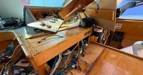 经巴布亚新几内亚海域 中国航海家遭洗劫 船只毁灭性损坏