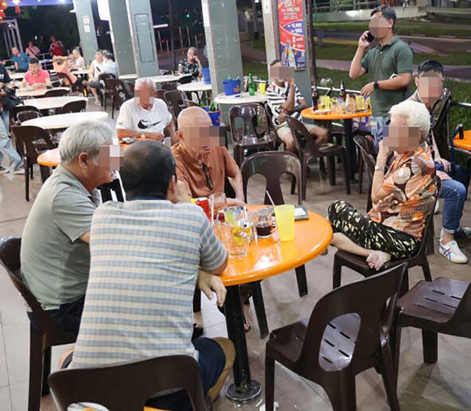 7名阿叔和1名老妇涉嫌非法赌博被捕。
